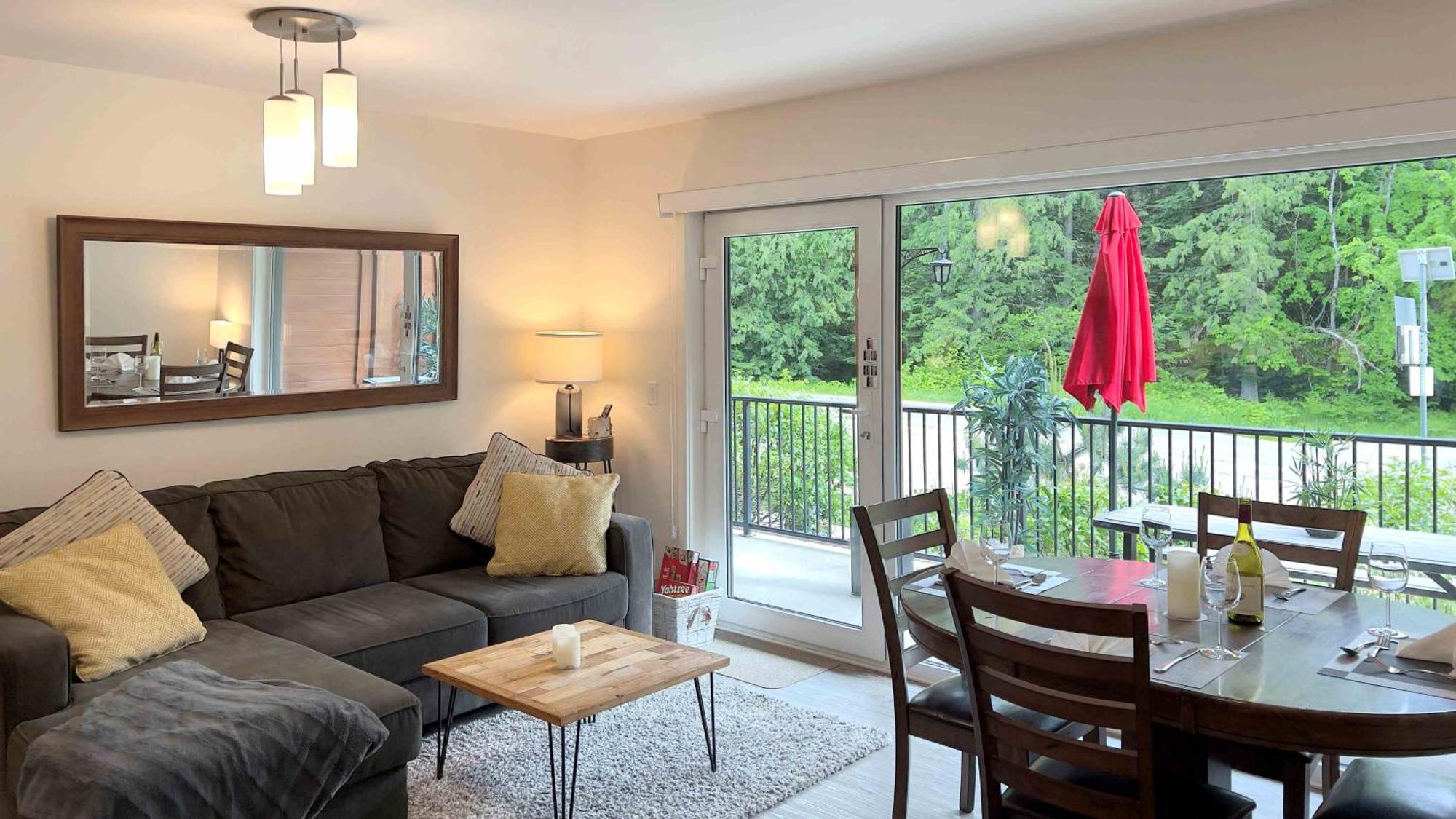 Al'S Escape By Revelstoke Vacations Apartment Exterior photo