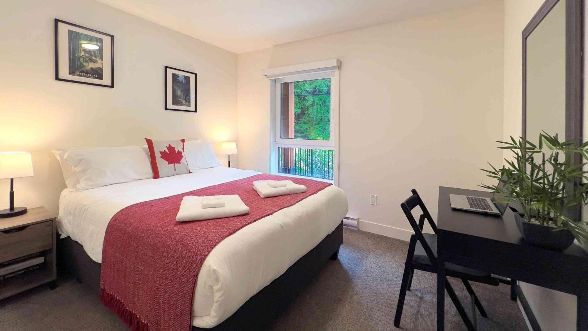 Al'S Escape By Revelstoke Vacations Apartment Exterior photo