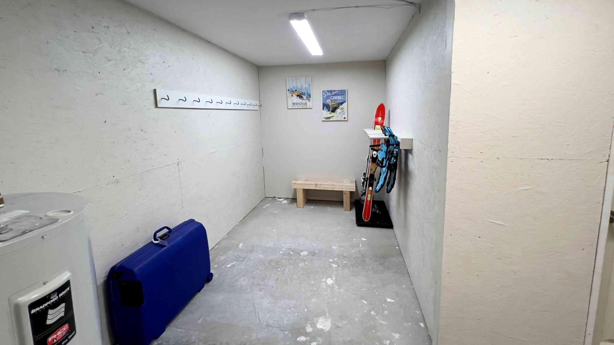 Al'S Escape By Revelstoke Vacations Apartment Exterior photo
